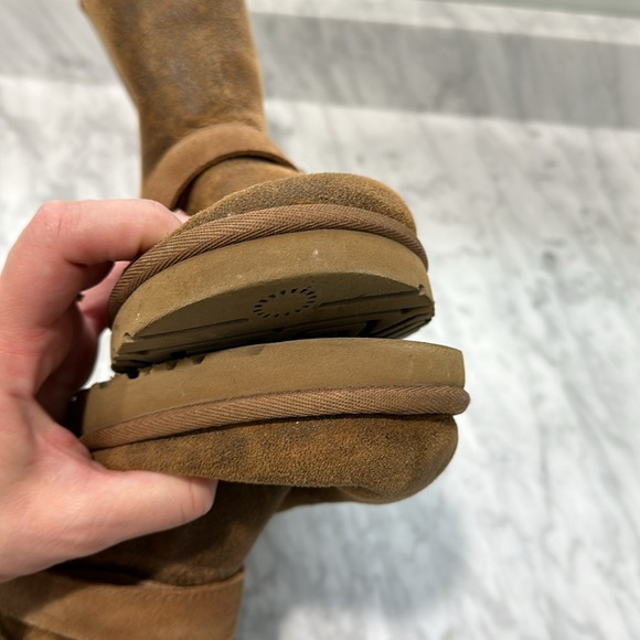 Ugg Dylyn short boot size 9 - Picture 7 of 14